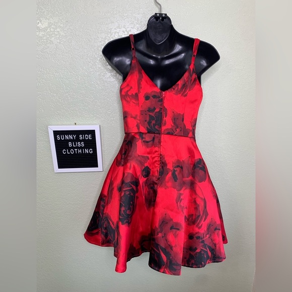 Speechless Satin Red and Black Floral Pattern Cocktail Dress With Pockets Size 1 - Picture 8 of 8